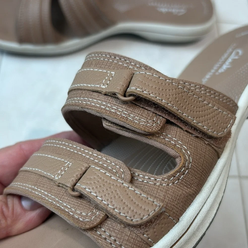 Clarks Breeze Double Strap  Cloudsteppers Sandals in Soft Tan. EUC - Picture 5 of 8